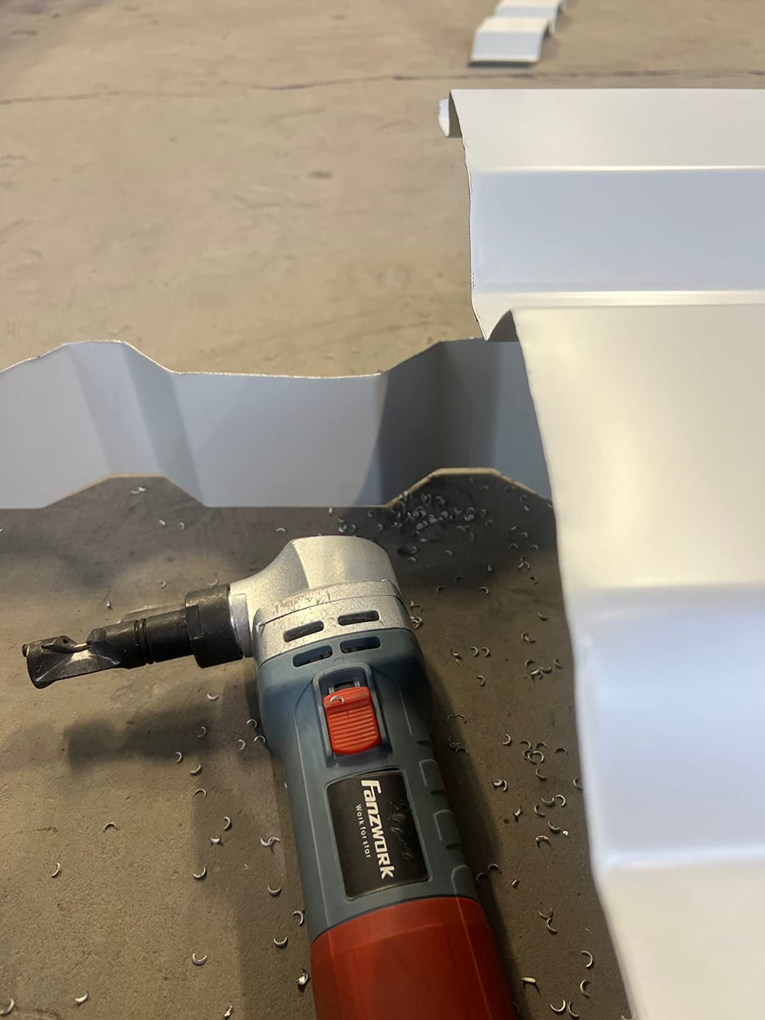 Customer photo review of FANZTOOL Knabber Blechknabber Knabber Nibbler Blechschere Blechnibbler 600W (Ersatzstempel)
