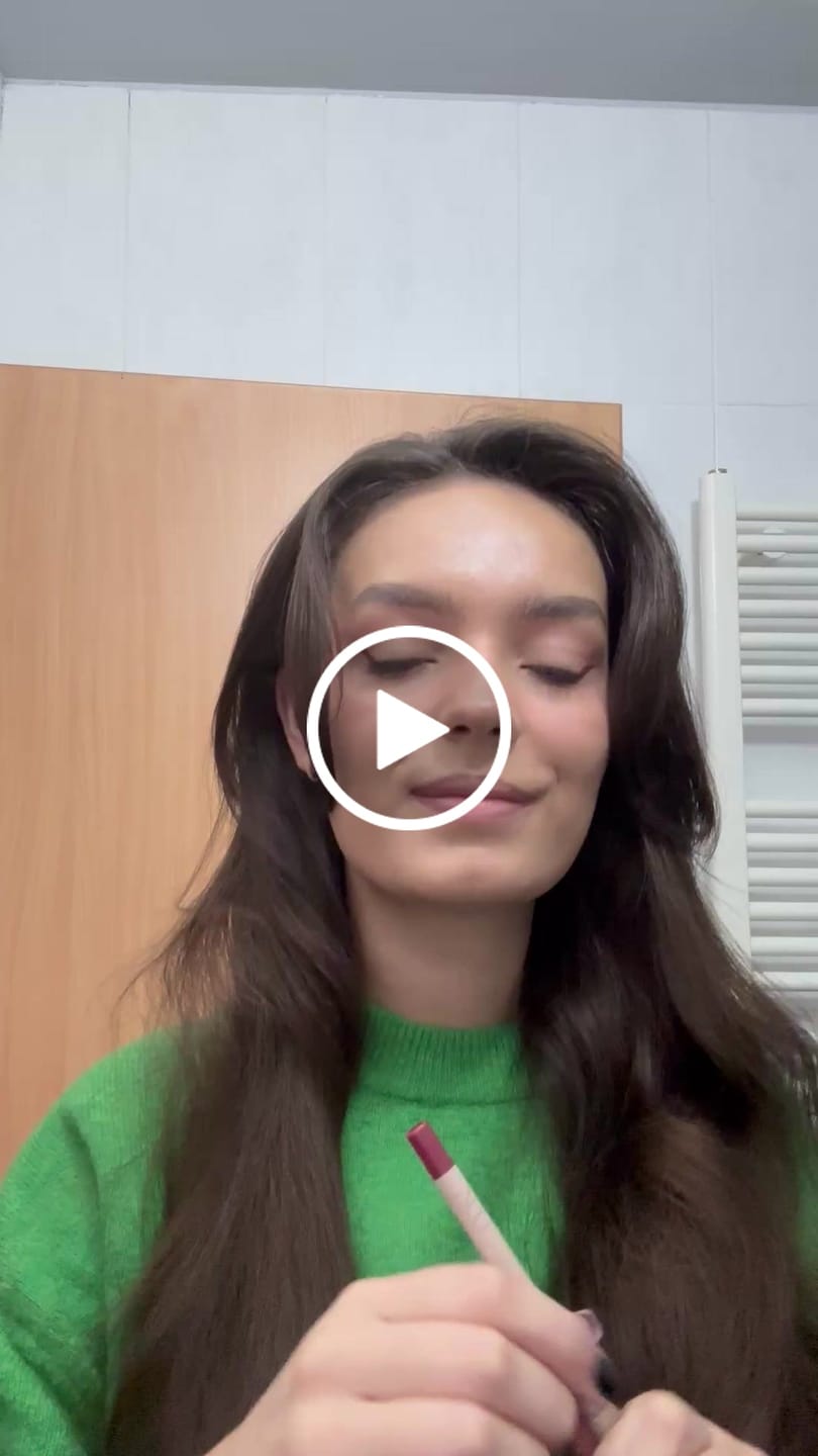 Customer video review of Creion de buze cremos