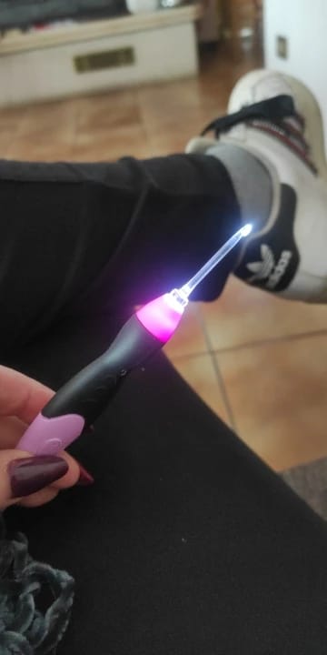 Customer photo review of LED Light Up Crochet Hook + 11 hook sizes