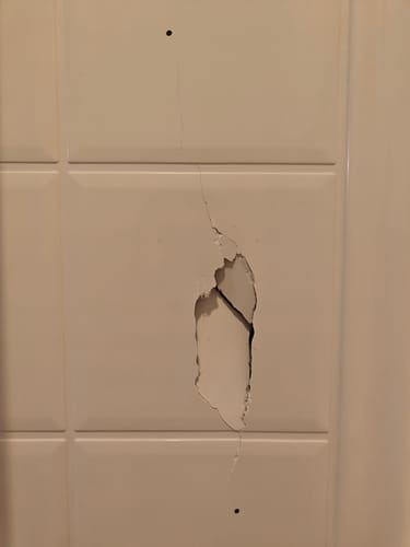 Jamie H. review of Ultimate Chip Repair - Fiberglass, Acrylic, Porcelain Repair Kit image 1 out of 4