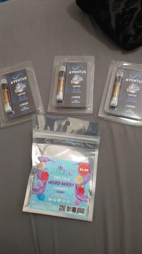 Customer photo review of Blue Dream Sativa 510 Thread THC Blend Cartridge 1g