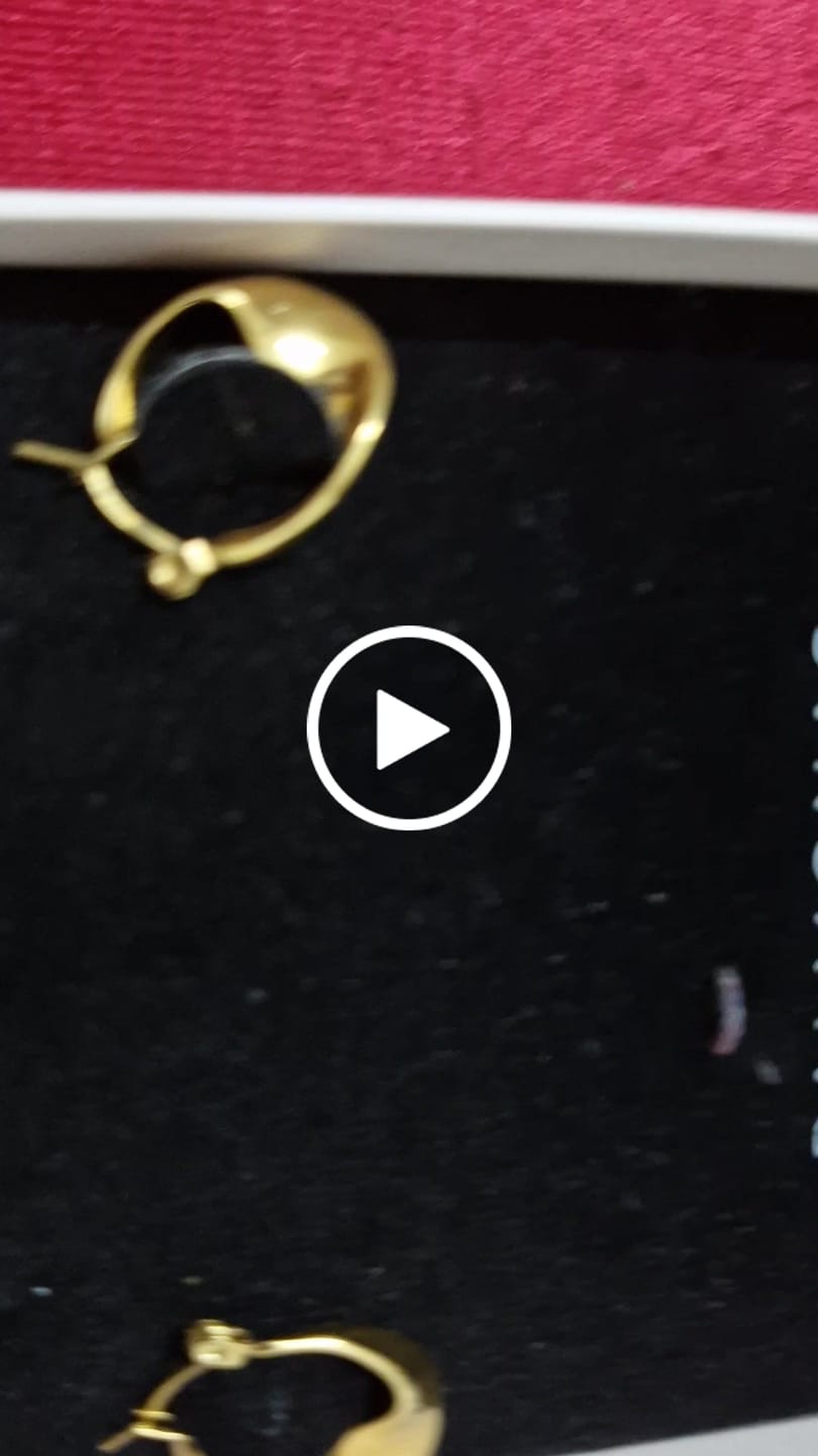 Customer video review of Wobbly Circle Hoop Earrings