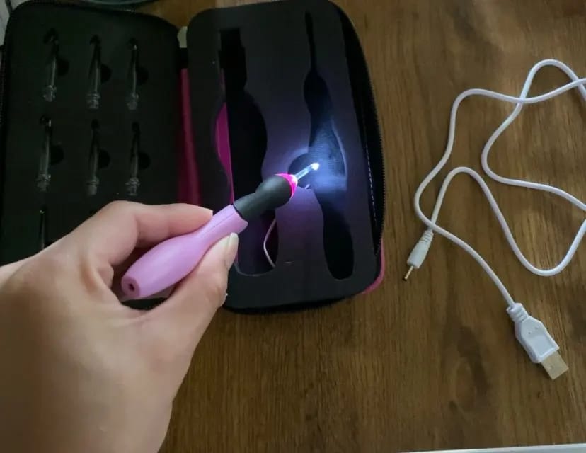 Customer photo review of LED Light Up Crochet Hook + 11 hook sizes