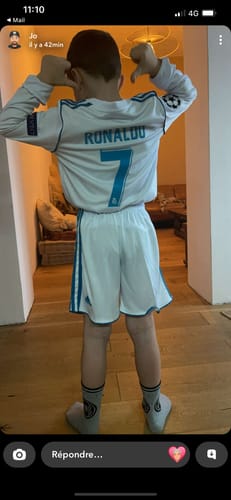 Customer photo review of Cristiano Ronaldo Real Madrid White Retro Child Kids Kit Kindertrikot Maillot Enfant Kindertrui (Ages 3-13)