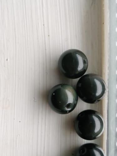 Customer photo review of 15.5" 6mm/8mm/10mm/12mm Natural rainbow(Black) obsidian round beads