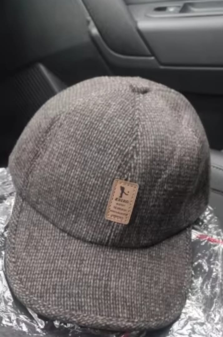 Customer photo review of klassische Wintermütze | Nostalgische Snap-Mütze aus Wolle