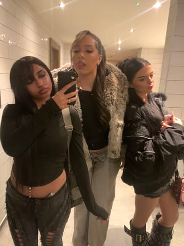 Customer photo review of LOW RISERS (BLACK DENIM)