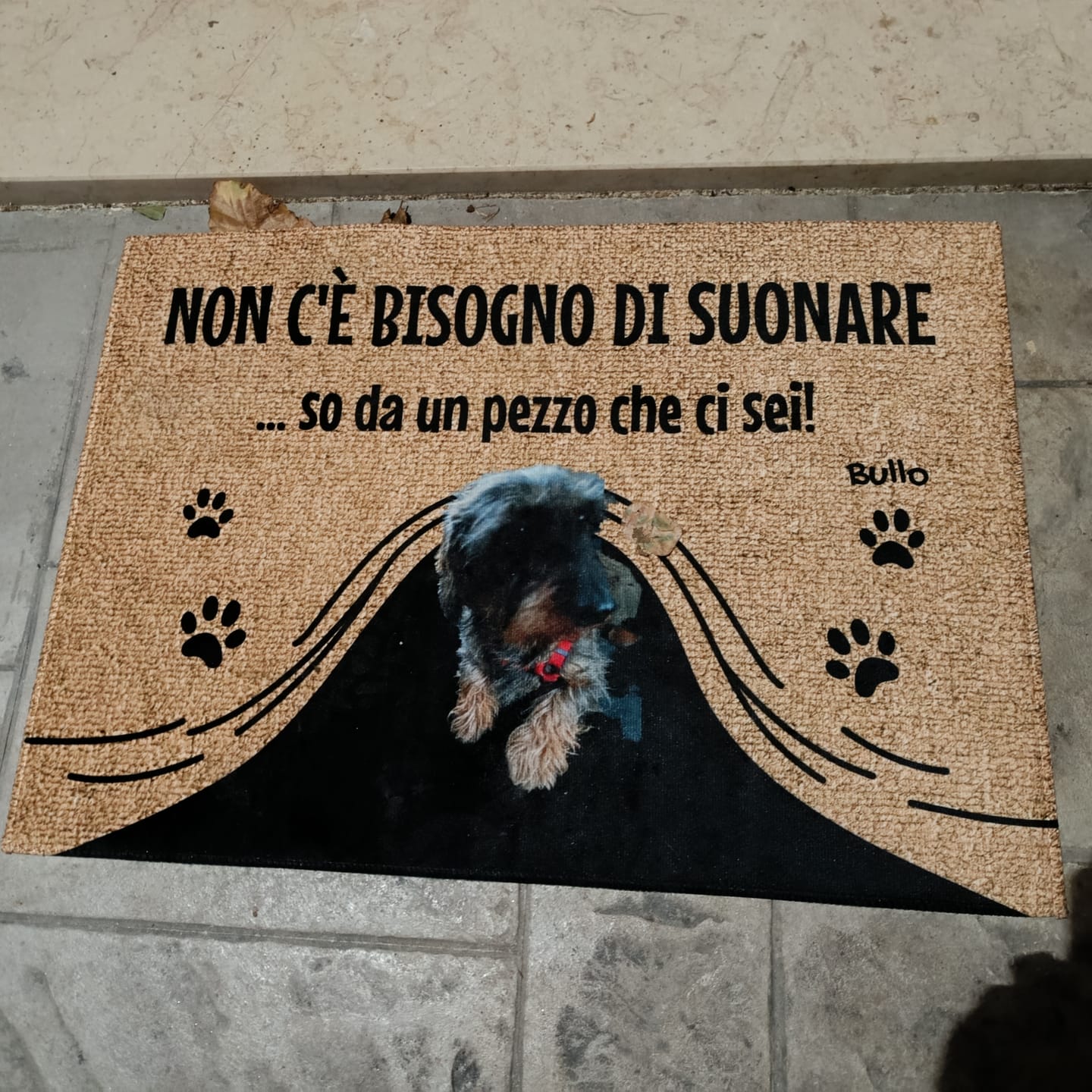 Customer photo review of Non c'è bisogno di suonare - Zerbino personalizzato