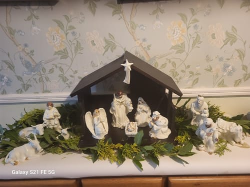 Customer photo review of Belleek Living 15 Piece Nativity Set