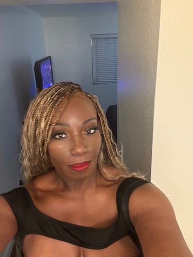 Customer photo review of BOHEMIAN KNOTLESS BRAID WIG, FULL LACE, WAIST, VIP LUX COLOR