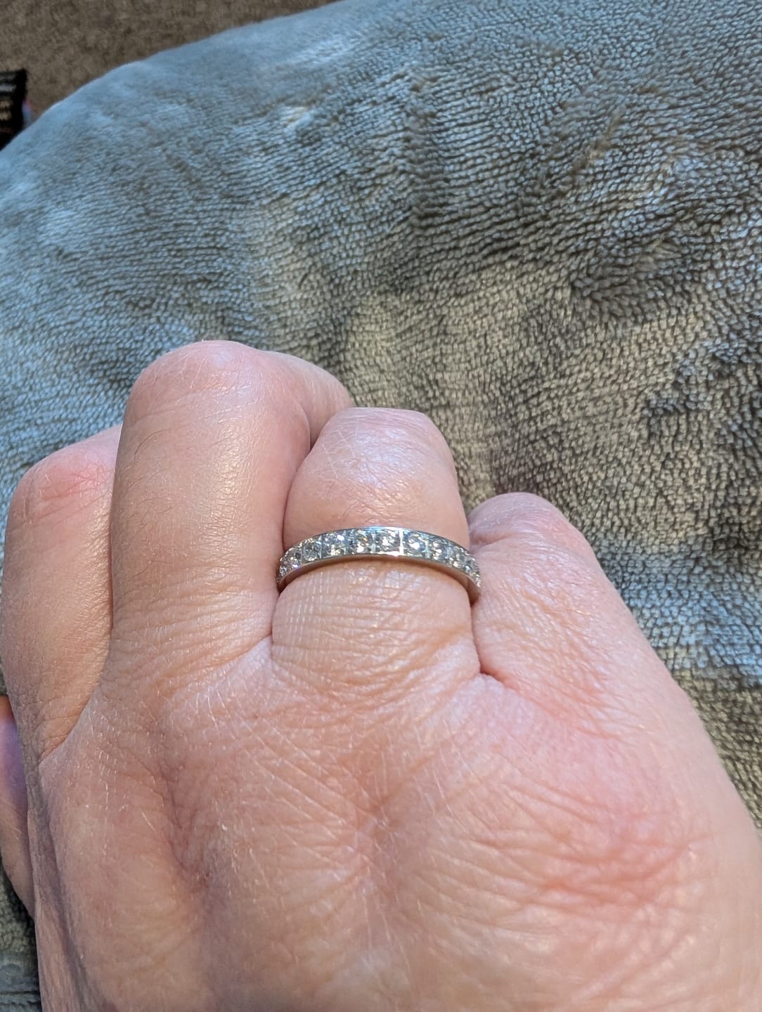 Customer photo review of White Gold 3mm Full Glitz Ring