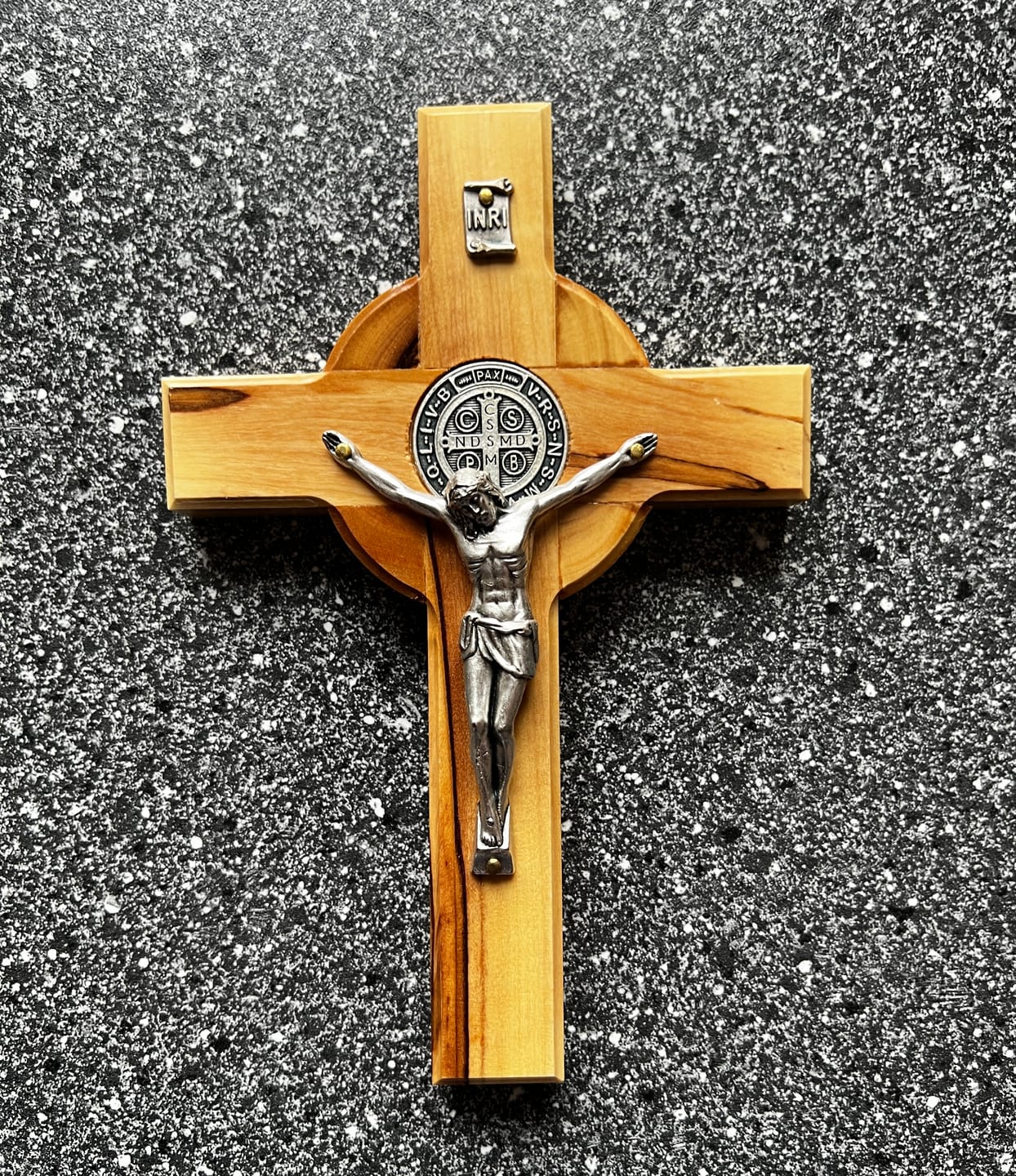 Customer photo review of St. Benedikt Kreuz aus Olivenholz