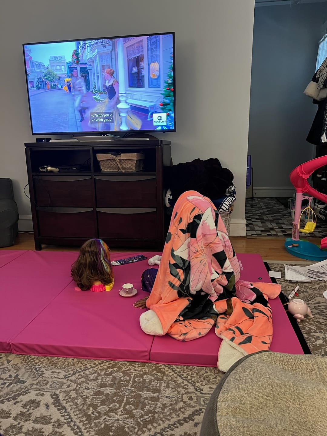 Customer photo review of AFROBRATS Lily Fleece Throw Blanket