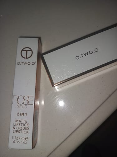 Customer photo review of O.TWO.O ULTRA STAY LOLEPOP LIPSTICK