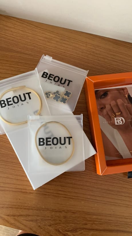Customer photo review of Bracelete Pedras de Glamour Banhado em Ouro 18k