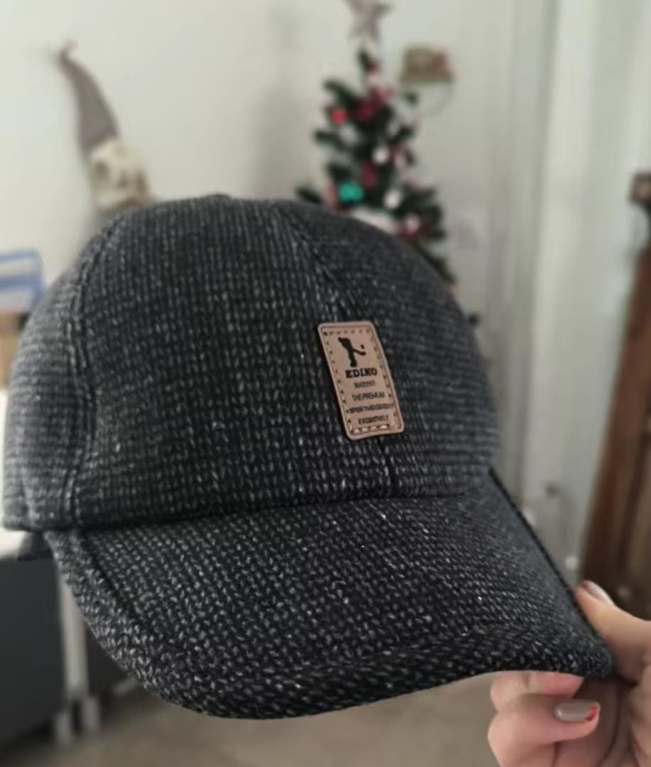 Customer photo review of klassische Wintermütze | Nostalgische Snap-Mütze aus Wolle
