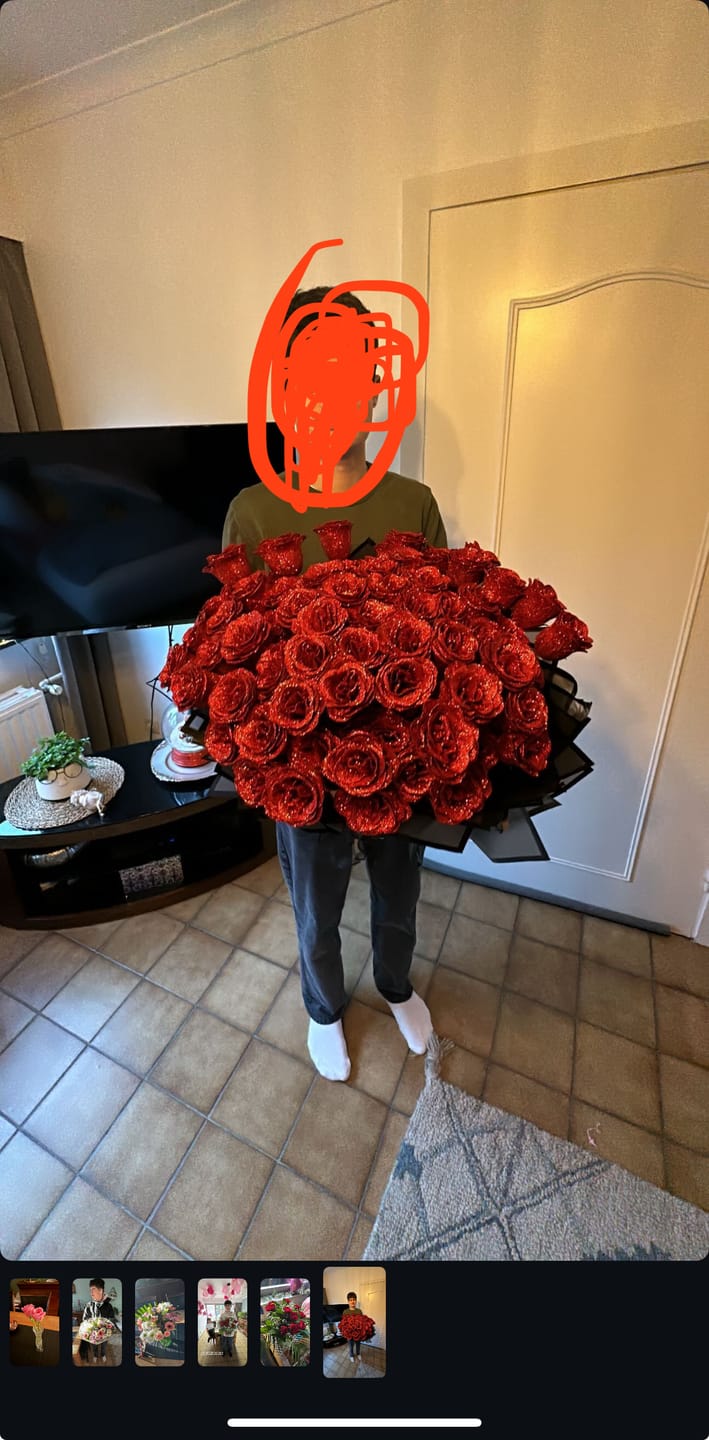 Customer photo review of Glitter Rose Bouquet