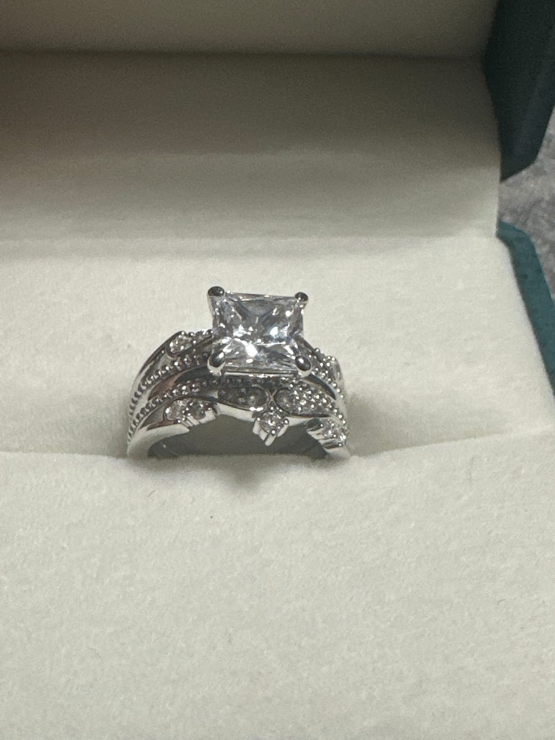 Customer photo review of Solarii Noble Crown Design Princess Cut Insert Wedding Ring Set