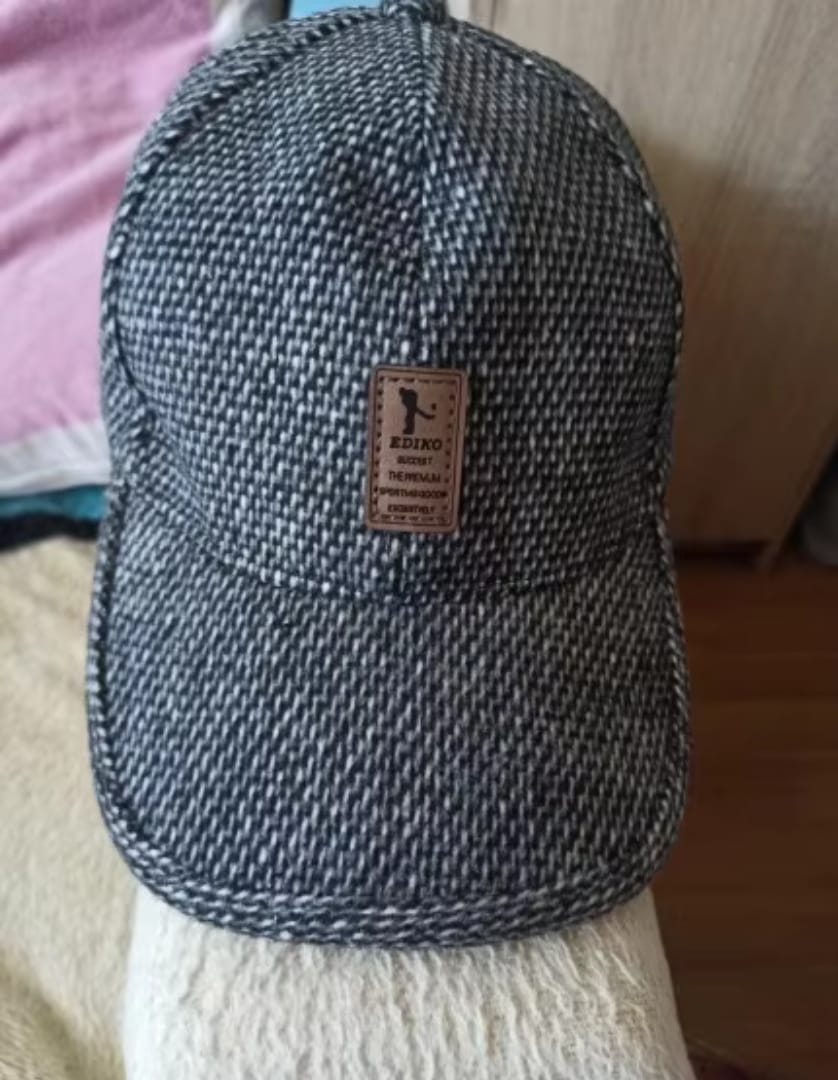 Customer photo review of klassische Wintermütze | Nostalgische Snap-Mütze aus Wolle