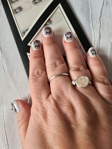 Ramona L. review of Nagelfolien Gratis Testen (1x Zufalls-Design) image 1 out of 2