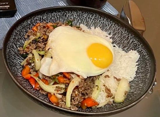 Customer photo review of Pad Krapao Kochbox in Bambuskorb mit Reis und Thai Holy Basil (10 Portionen)