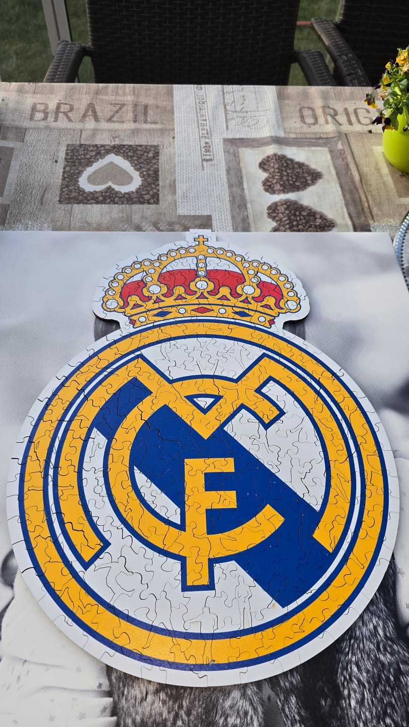 Customer photo review of Real Madrid CF® Logo - Wooden Puzzle