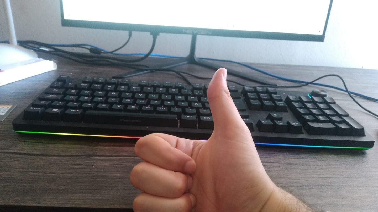 Customer photo review of Teclado Gamer Ozone Strikeback RGB *