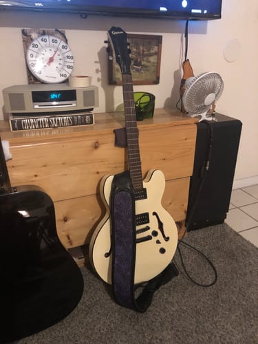 Customer photo review of Zero-Gravity Strap for Guitar & Bass