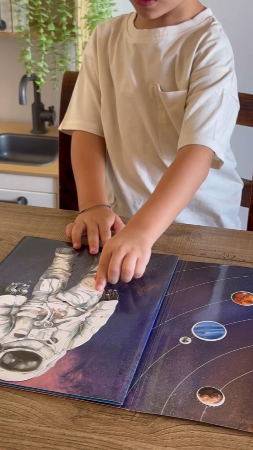Customer photo review of MAGBOOK - magnetic book - Space