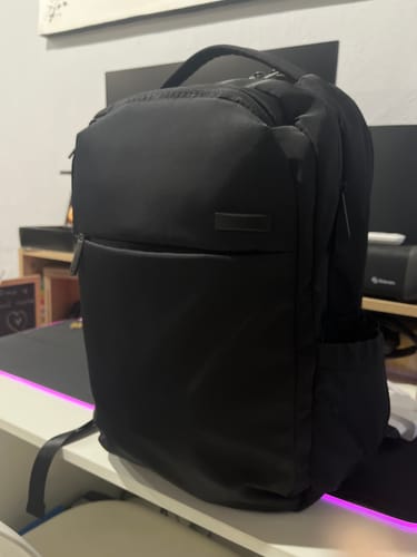 Customer photo review of Mochila Dott Laptop 15.6" Cool Capital Negro