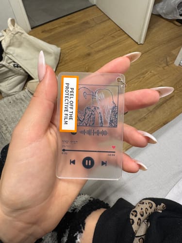 Customer photo review of מחזיק מפתחות ״השיר שלנו״ בהתאמה אישית