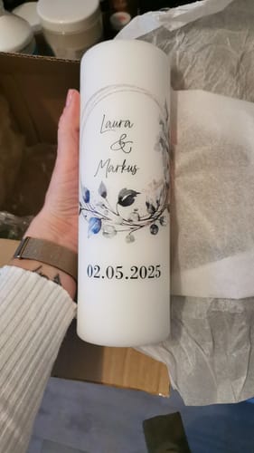 Kundenbewertung mit Foto zu Große Kerze "Floral Kreis" Traukerze Brautkerze mit Namen & Datum zur Hochzeit
