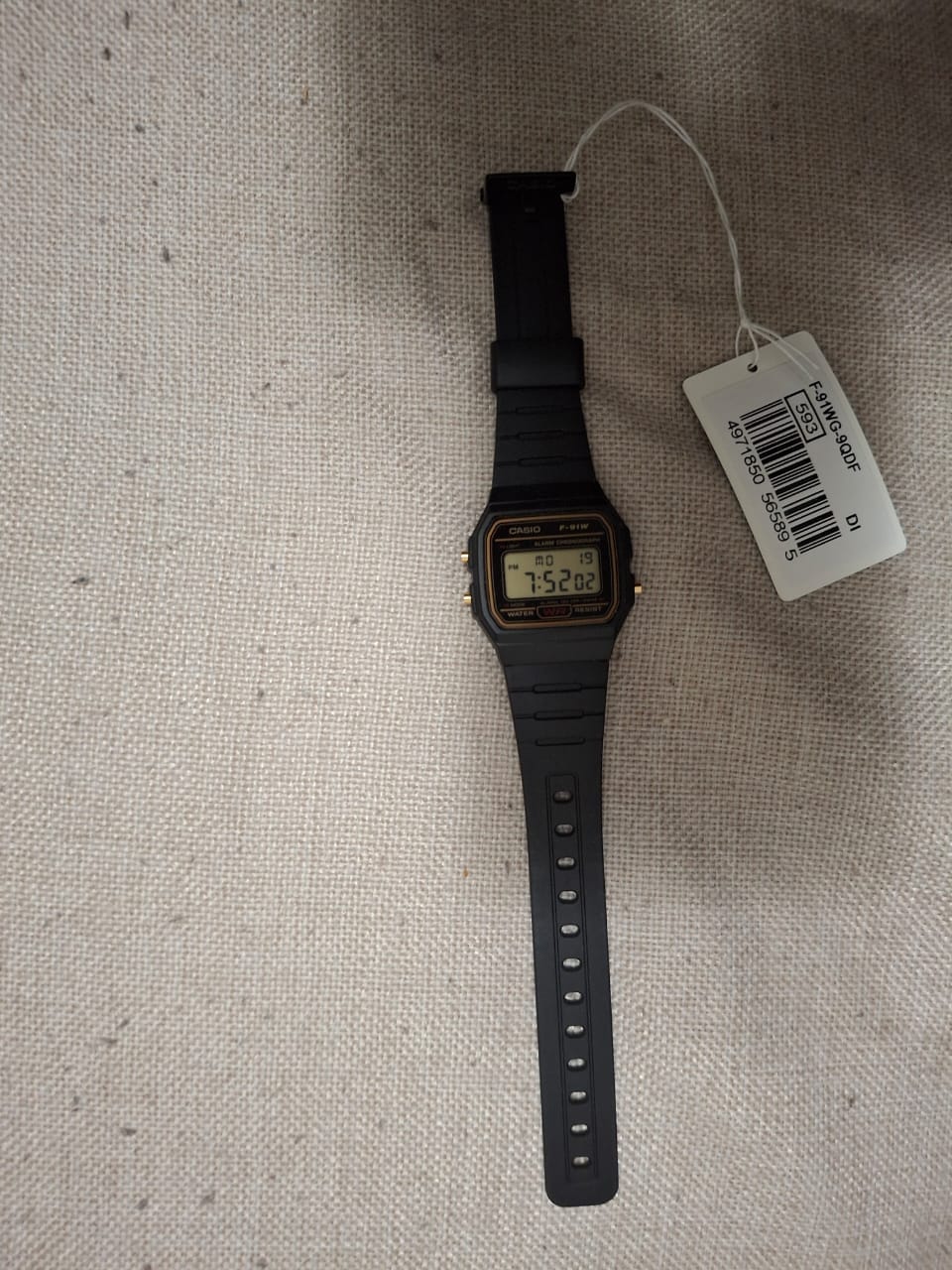 Customer photo review of Reloj Casio Vintage F-91WG-9SDF Clásico Líneas Amarillas