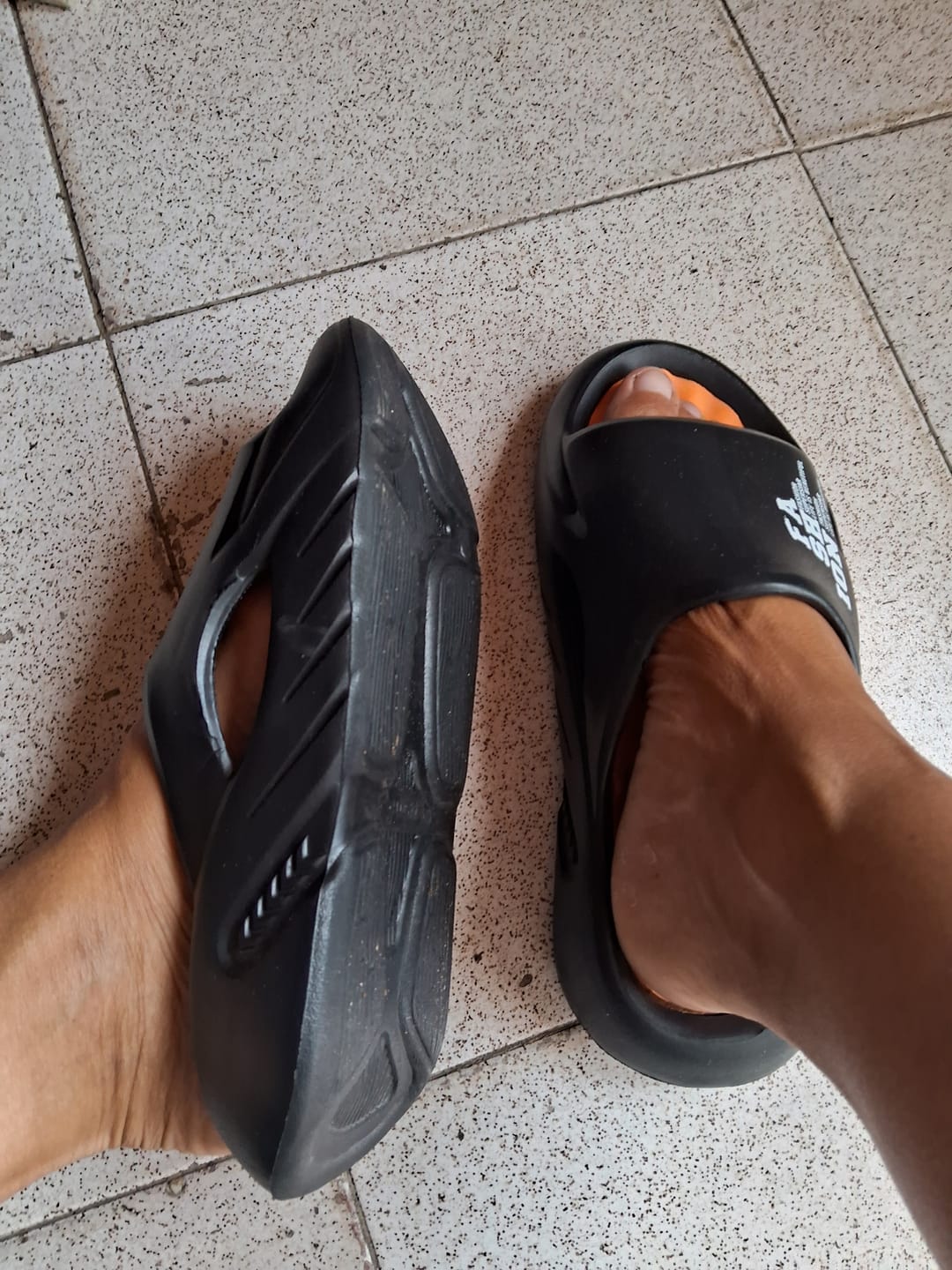 Customer photo review of Chinelas Riviera en Espuma con Masajeador