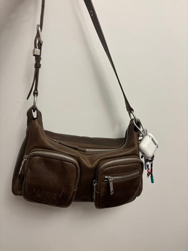 Customer photo review of MARGESHERWOOD - ‘OUTPOCKET HOBO_washed brown pull-up