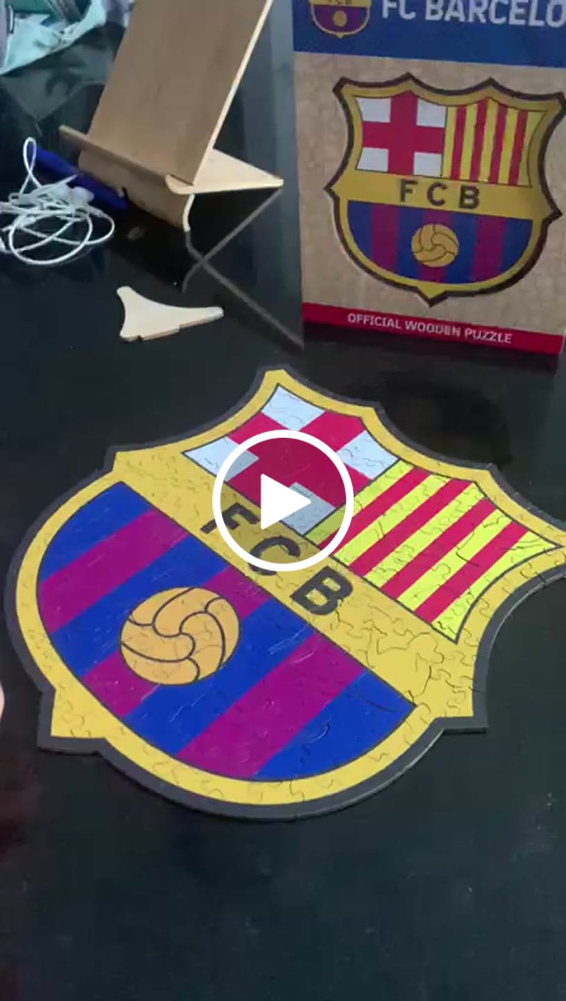 Customer video review of FC Barcelona® Logo - Rompecabezas de Madera