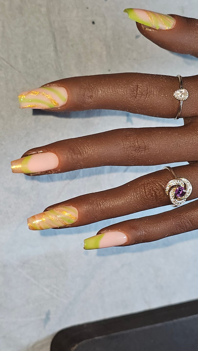 Customer photo review of PACK COMPLET 12 FORMATIONS ( TECHNIQUE + NAIL ART )