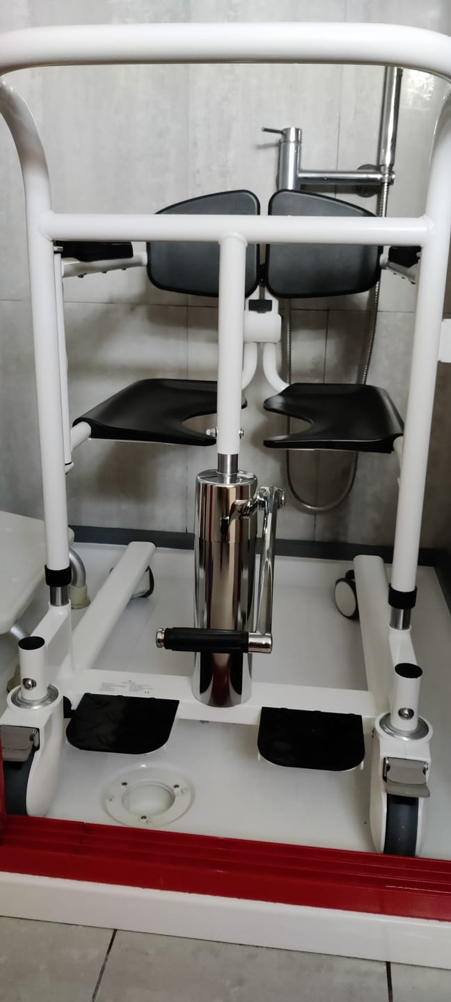 Customer photo review of Cadeira de Transferência Sanitária e de Banho Sensicare 6128-A