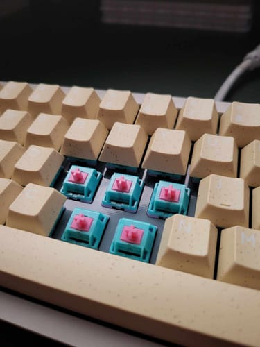 Customer photo review of UNIKEYS X HMX SUGAR RUSH LINEAR SWITCH FACTORY LUBED EDITION (10PCS)