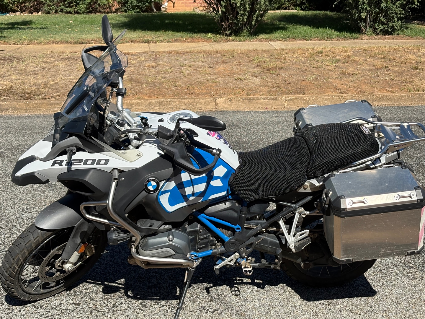 Wind Rider mesh seat cover on a BMW R 1200 GS Adventure