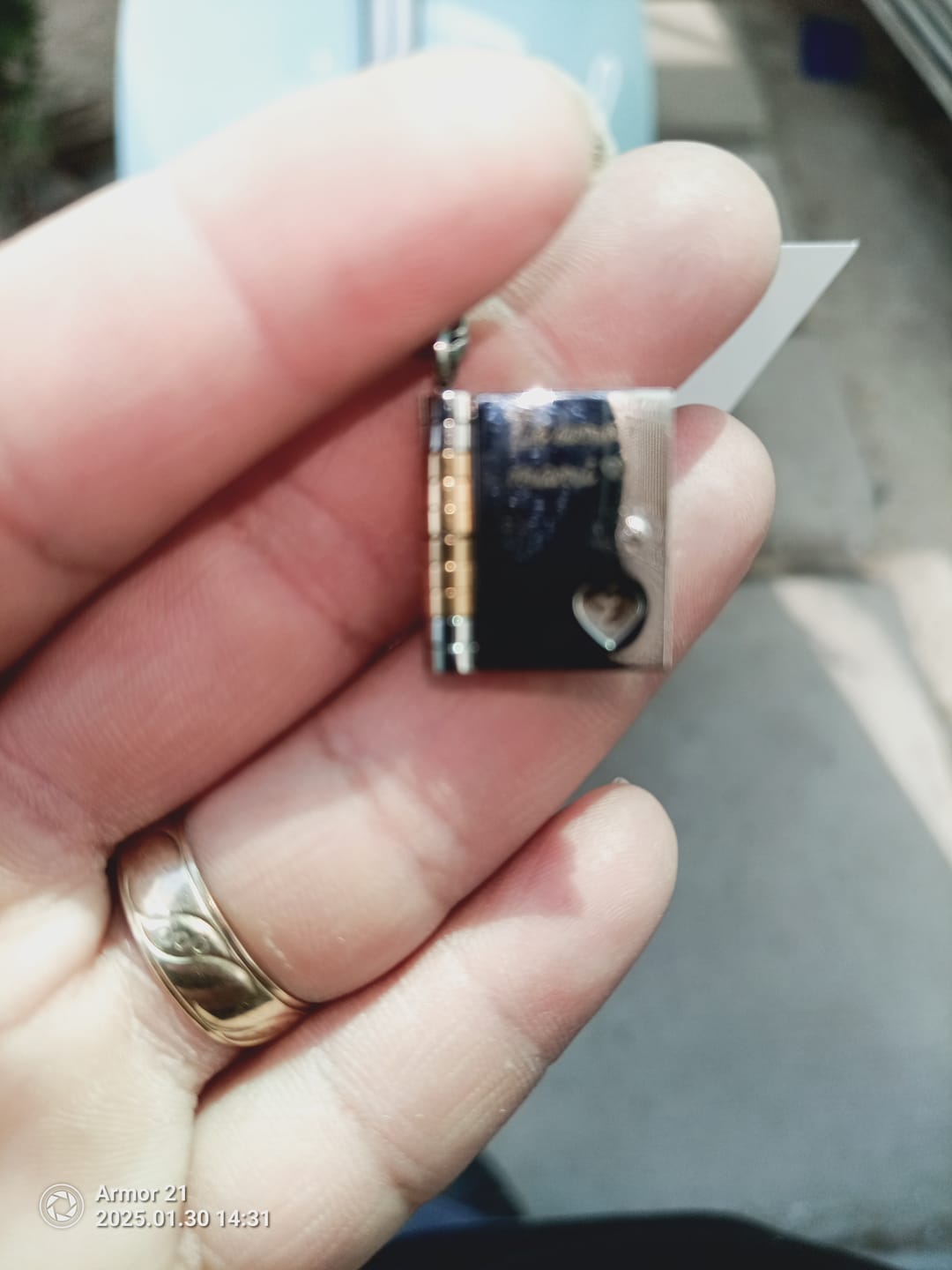 Customer photo review of Collar Libro Personalizado