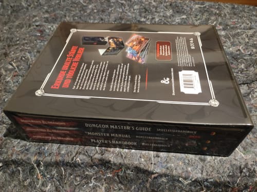 Customer photo review of D&D Core Rulebook Geschenk-Set DE