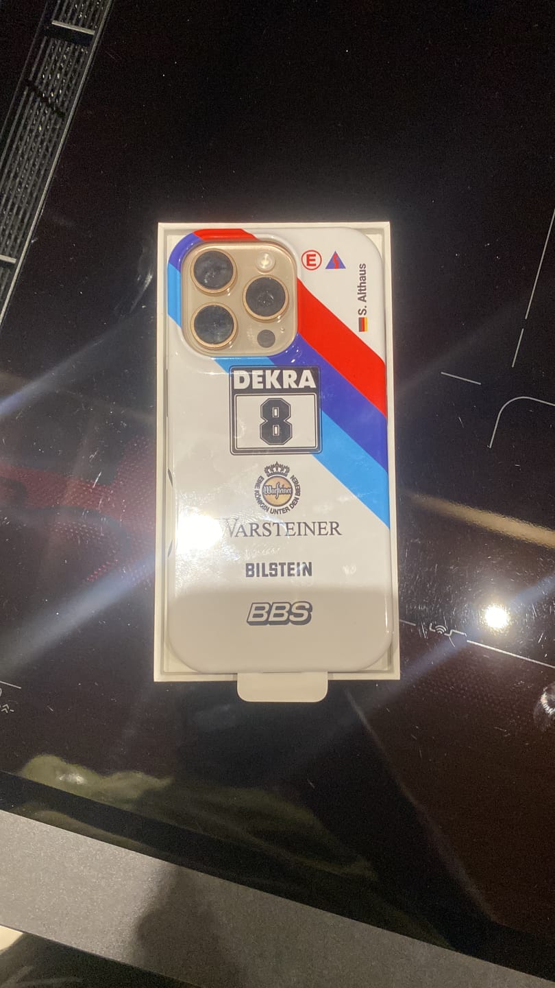 Customer photo review of M3 E30 #15 DTM Champion 1989 Livery - Individuelle Premium Hülle für iPhone