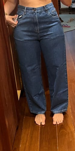 Vanessa M. review of Calça Jeans Reta Araçá Azul Médio image 1 out of 3