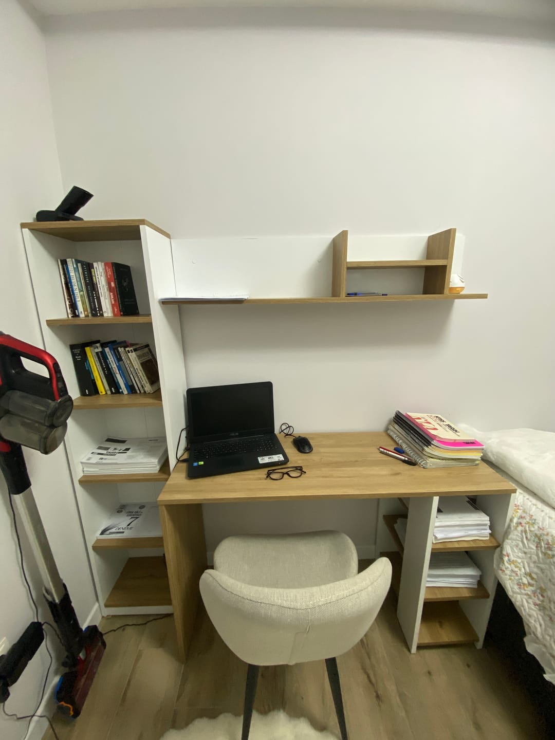 Customer photo review of Rani HA125 Kitaplıklı Raflı Çalışma Ofis Bilgisayar Masası Sepet Ceviz - Beyaz