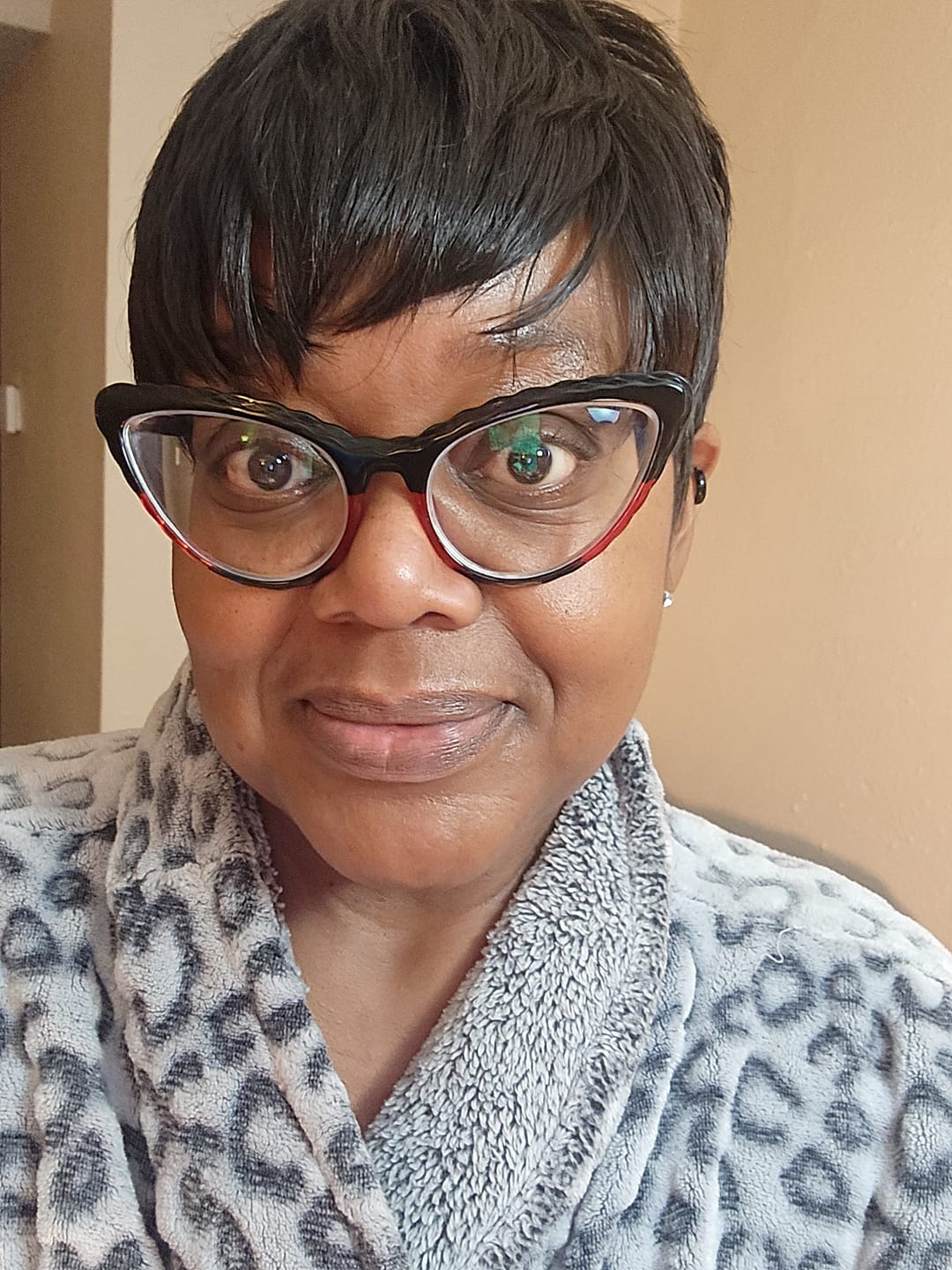 Customer photo review of Outre Wigpop Synthetic Wig NOLA
