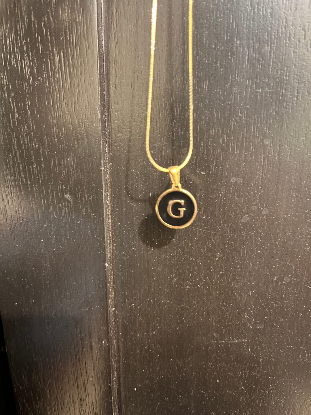 Customer photo review of Collar Inicial Negra