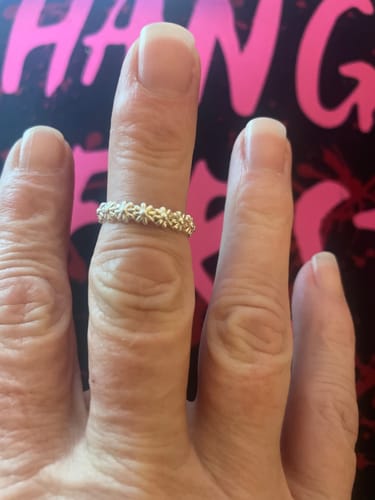 Customer photo review of Daisy Ring - Perfect Gifts For Loved Ones