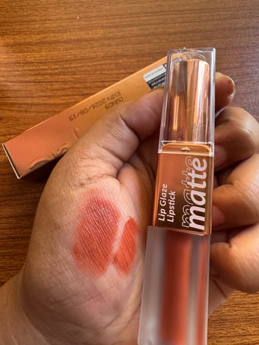 Customer photo review of O.TWO.O 2 IN 1 LIP GLAZE AND LIPSTICK