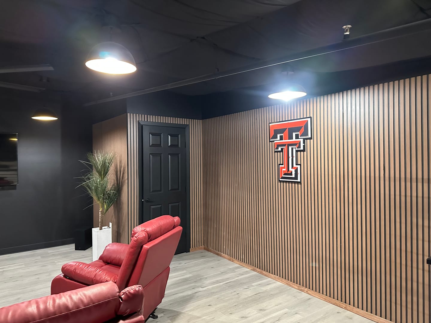 Customer photo review of Texas Tech Red Raiders "DOUBLE T" 3D Vintage Metal Wall Art